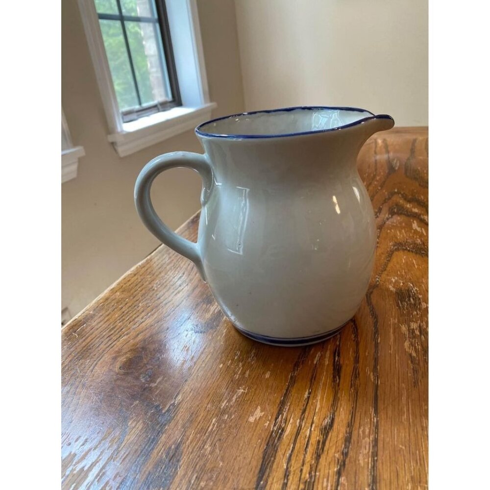 VINTAGE STONEWARE COUNTRY FARMHOUSE PITCHER-VASE w/BLUE RIM & BANDS
